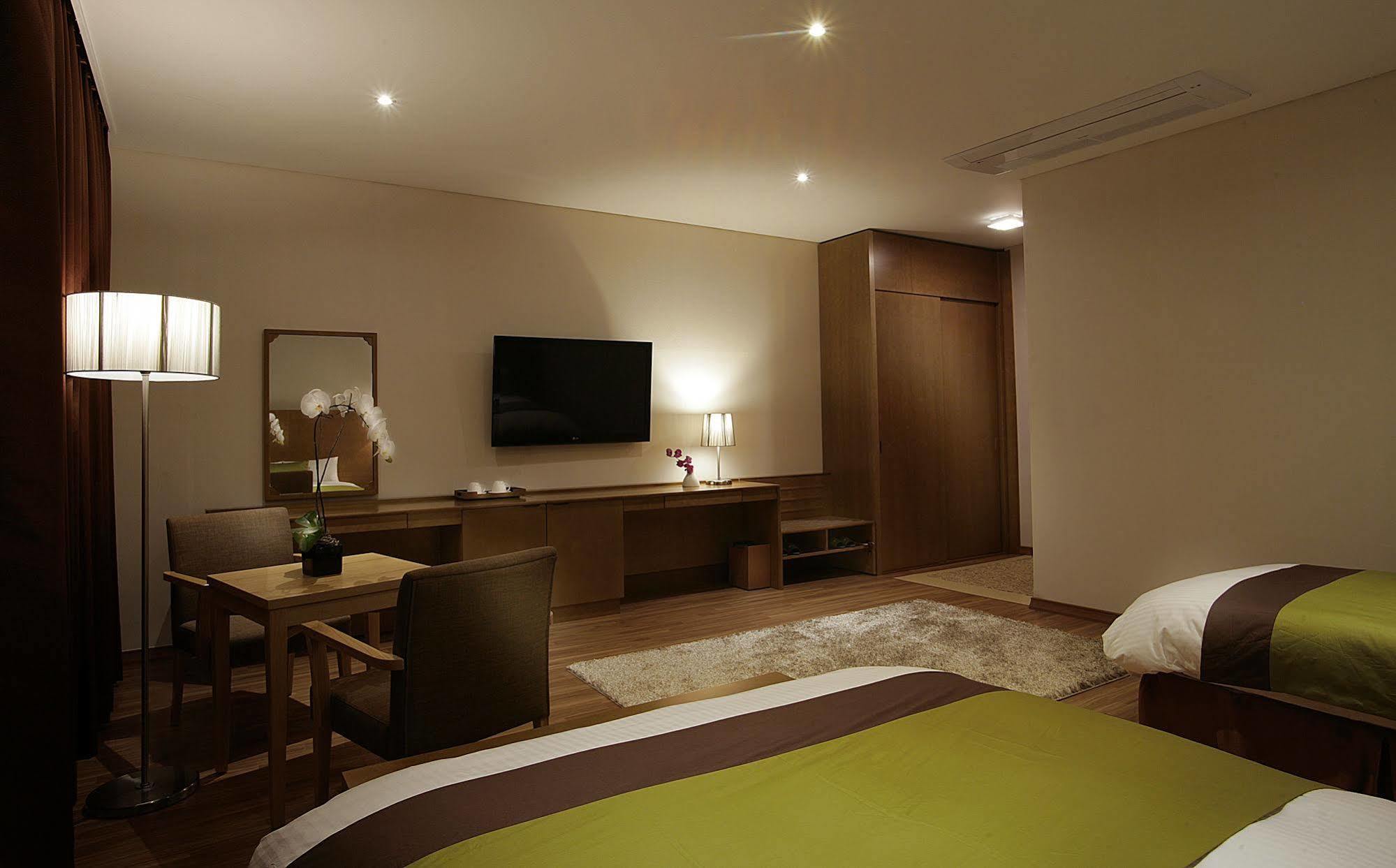 Y Ocean Hotel Yeosu Extérieur photo
